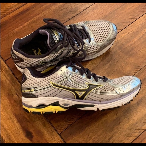Mizuno Shoes - Mizuno Wave Rider 15 running shoes